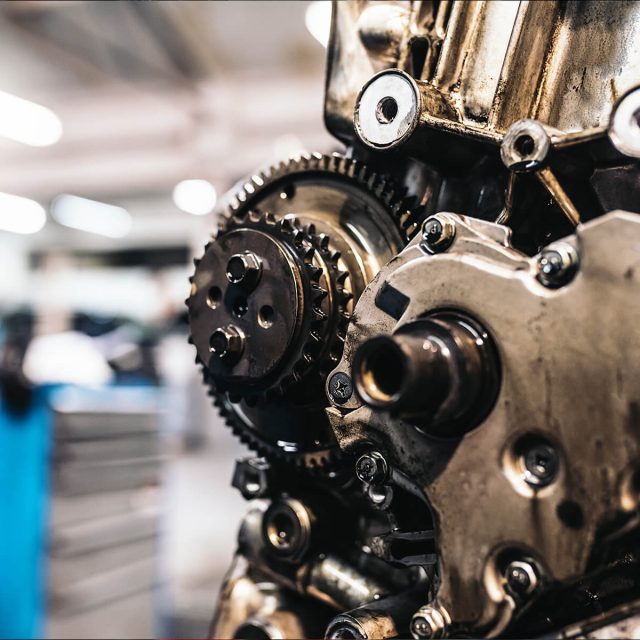 https://www.magpal.fi/wp-content/uploads/2023/05/MOOTTORIREMONTIT-ilmastointi-korjaus-autokorjaamon-palvelut-sivu-Autokorjaamo-Magpal-Oy-8-e1683801311654-640x640.jpg
